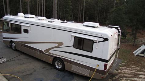 Does My Camper Or RV Have A Rubber Roof? | Kempoo.com