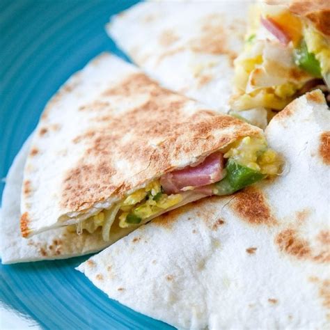 CRISPY BREAKFAST QUESADILLA RECIPE - Baking Beauty