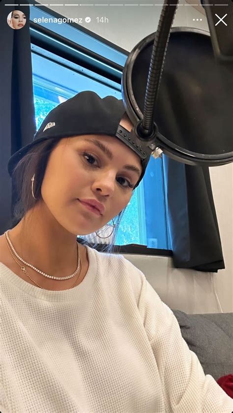 Selena Gomez Gave the Backwards Baseball Cap Her Stamp of Approval — See Photos | Teen Vogue