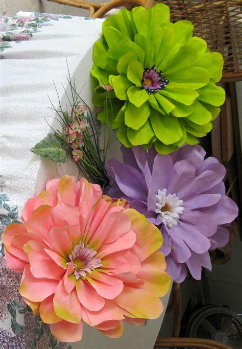 more krinkle flowers Giant Paper Flowers, Ribbon Flowers, Felt Flowers, Diy Flowers, Handmade ...