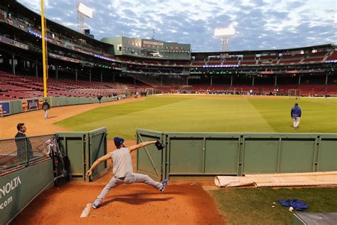 World Series: Dodgers coach complains about 'brutal' Fenway bullpen