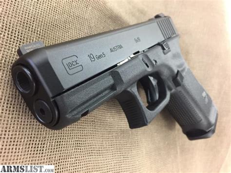 ARMSLIST - For Sale: Glock 19 gen 5 w/factory FBI night sights