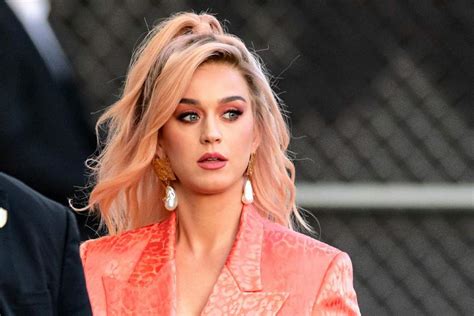 Katy Perry Bio, Age, Family, Affairs, Songs, and Net Worth