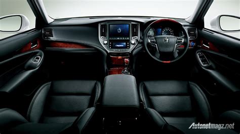 Toyota-Crown-interior-black | AutonetMagz :: Review Mobil dan Motor Baru Indonesia