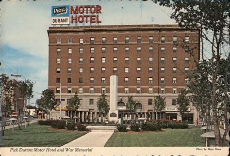 Pick Durant Motor Hotel and War Memorial Flint, MI Postcard