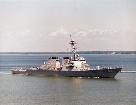 L45-21.01.01 USS Barry (DDG-52)