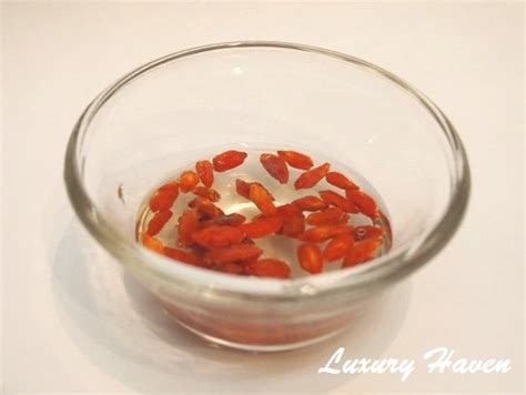 Osmanthus Jelly With Wolfberries Recipe (甜甜蜜蜜桂花糕)