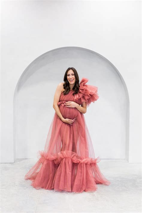 7 Maternity Shoot Outfit Ideas - A Glam Lifestyle