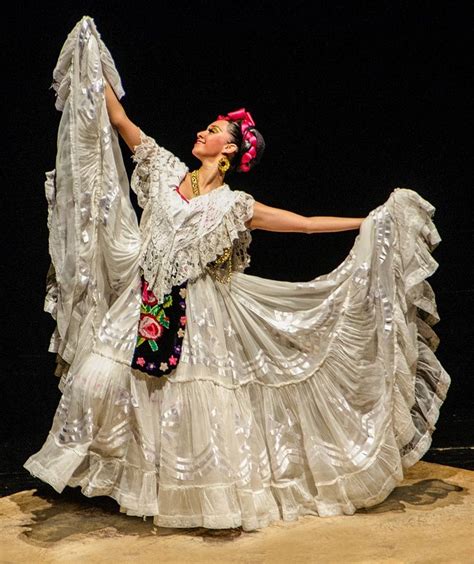 Mexican dancer by Joe Routon / 500px | Folklorico dresses, Traditional ...