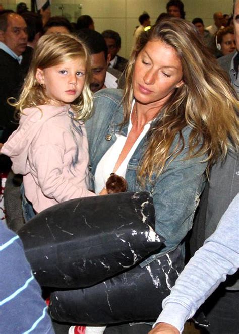 Why Gisele Bündchen and Vivian Brady’s Twinning Surfer Blonde Is the Ultimate Mommy-and-Me ...