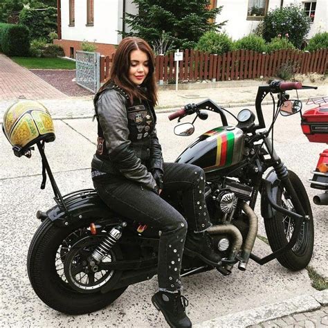 💯Harley Davidson ️ (@harleygalicia) on Twitter #HarleyDavidsonCustom | Biker girl outfits, Biker ...