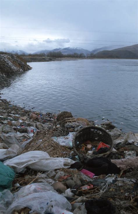 26 Shocking Photos Of The Pollution In China's Yangtze River