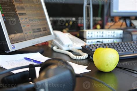 radio station microphone 10728226 Stock Photo at Vecteezy