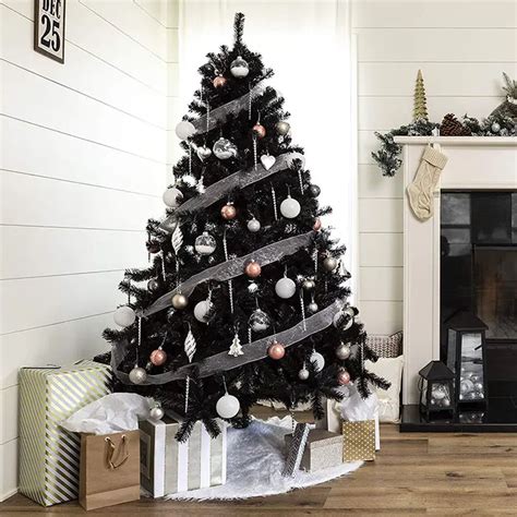 Black Christmas Trees Are Becoming More Popular And It's Easy To See Why