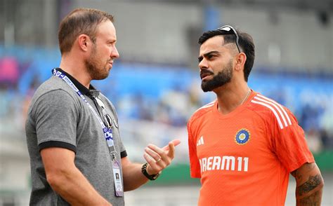 Virat Kohli and AB de Villiers have a chat ahead of the game ...