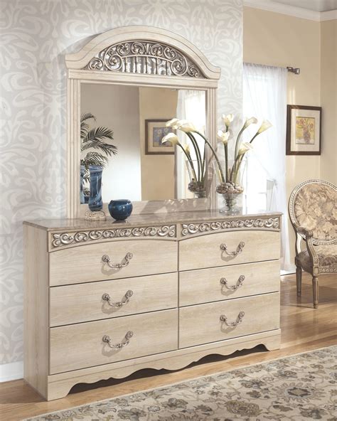 Catalina - Antique White - Dresser & Mirror - EZ Furniture Sales & Leasing