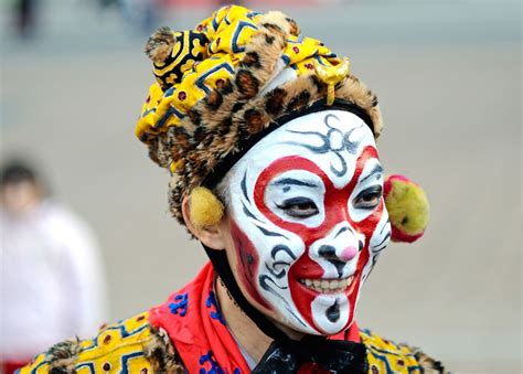 Chinese opera | Chinese opera, Girl face painting, Chinese folk art