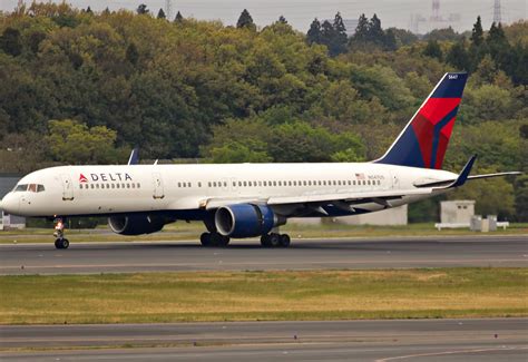 Delta Boeing 757-200 at Atlanta on Aug 27th 2019, blew tyre on departure | AeroInside