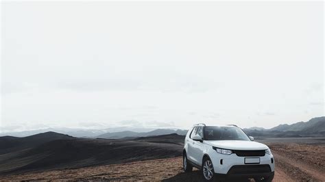 White SUV car desktop wallpaper | Premium Photo - rawpixel