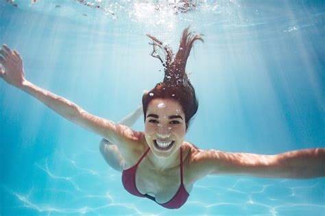 Make a Splash with an Underwater Photography Guide | Motif