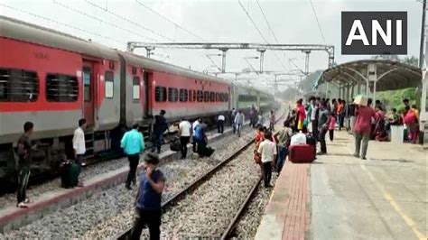 Howrah Duronto Express smoke fire Andhra Pradesh Chittoor Kuppam ...