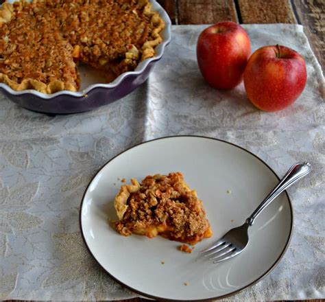 Apple Pear Pie with Crumble Topping and Caramel Drizzle - Hezzi-D's ...