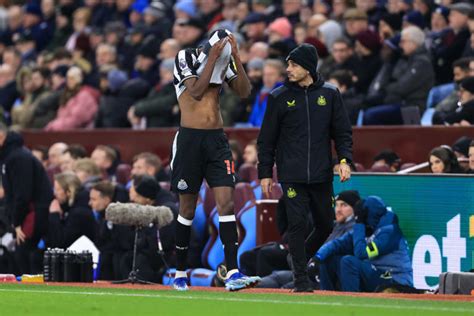 Is Newcastle United forward Alexsander Isak injured this week? Premier ...