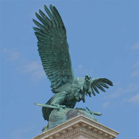 Turul statue, Budapest editorial photo. Image of budapest - 301401291