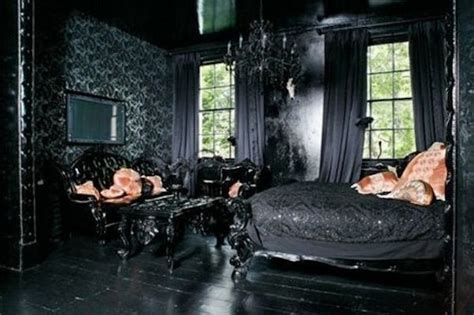 13 Mysterious Gothic Bedroom Interior Design Ideas