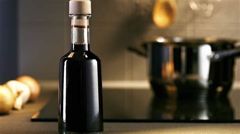 Can I use malt vinegar for cleaning? — here is the best vinegar to ...