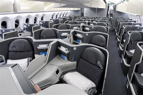 American Airlines 787-9 (789) Dreamliner business class cabin ...