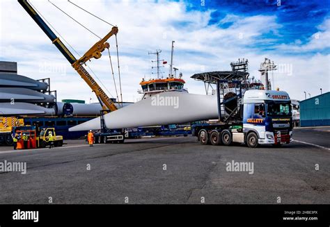 wind turbine blades Stock Photo - Alamy