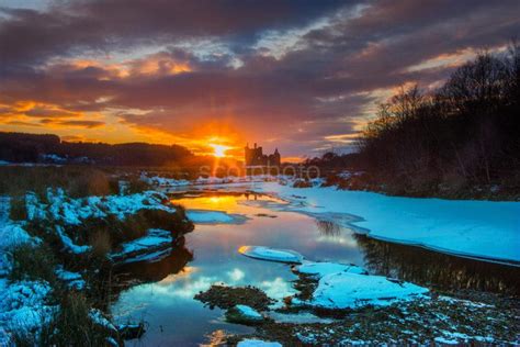 KILCHURN CASTLE AT SUNSET IN WINTER – Scotphoto