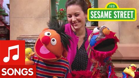 Sesame Street: Elmo and Ernie Sing Rubber Duckie Song - YouTube