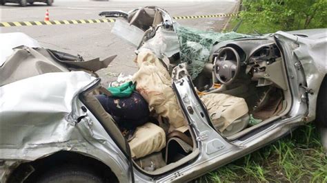 Horrific car crash severs head and hand of 18 year old female passenger