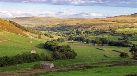 Landscape in the Yorkshire Dales Stock Photo - Image of horizon, nature: 105345110