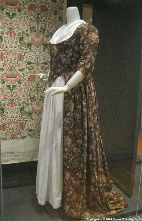 Two Nerdy History Girls: A 1790 Gown with a Rare Seaweed Calico by ...