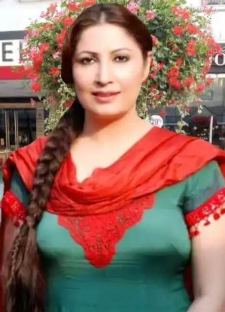 Saima Noor Bra Size & Body Measurements - Actress Body & Bra Size