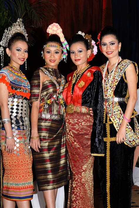 Traditional Costumes of Malaysia. Editorial Photo - Image of teen, wear: 27159096