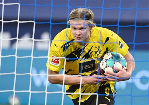 Erling Haaland sparks transfer rumours after missing Borussia Dortmund kit launch - Football España