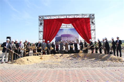 Sugar Land breaks ground on performing arts center