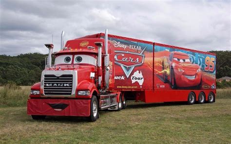 Resultado de imagem para mesa do caminhão do relâmpago mcqueen | Trucks, Mack trucks, Big rig trucks