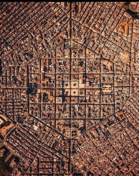 The layout of Avola, Sicily : oddlysatisfying