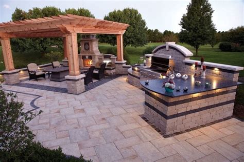 20 Gorgeous Poolside Outdoor Kitchen Designs