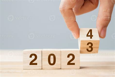 hand flip cube block 2023 to 2024 text on table. Resolution, review, strategy, end year, goal ...