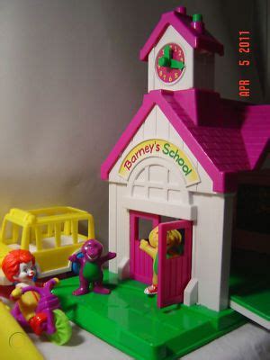 BARNEY SCHOOL HOUSE AND LITTLE PEOPLE PLAYSET PRESCHOOL | #142012118