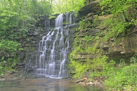 Hurst Falls at Cove Spring park in Frankfort, KY. | Edgar P. Zhagüi Merchán | Flickr