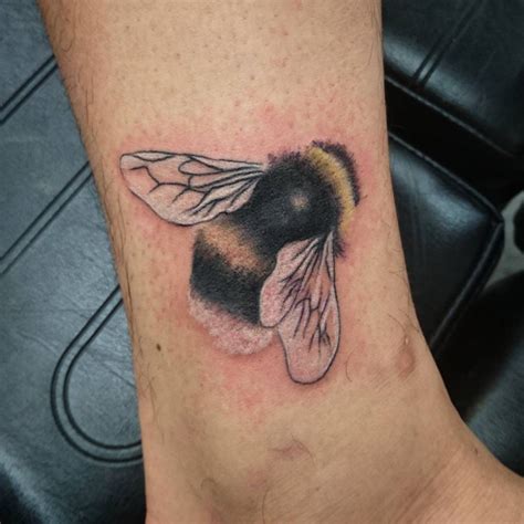 Bumble Bee Tattoo Sketch : 21 Cute Bumble Bee Tattoo Ideas For Girls ...