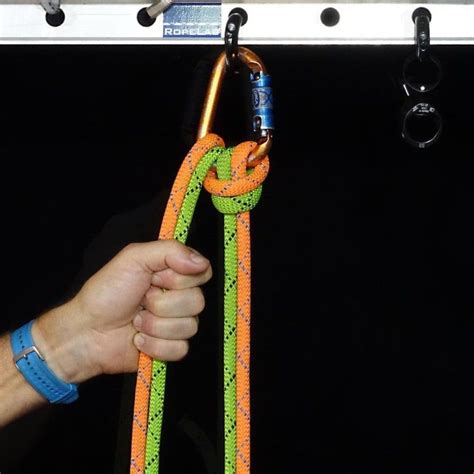 Munter Hitch | RopeLab Online | Rope knots, Climbing knots, Knots