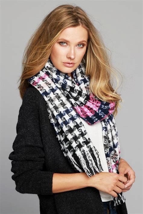 Houndstooth Woven Scarf